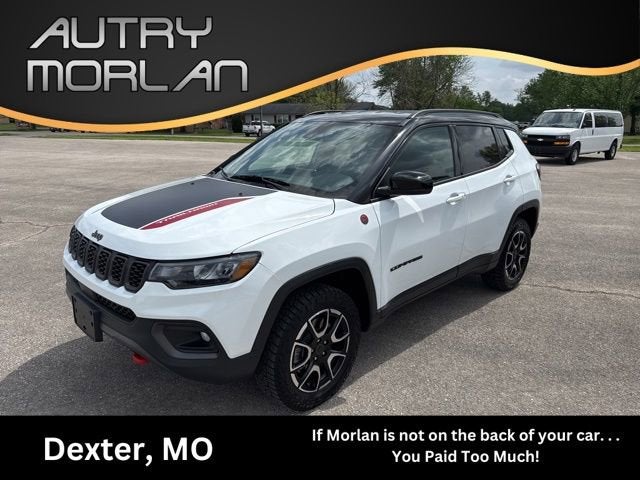 2025 Jeep Compass Trailhawk in White — front three-quarter view